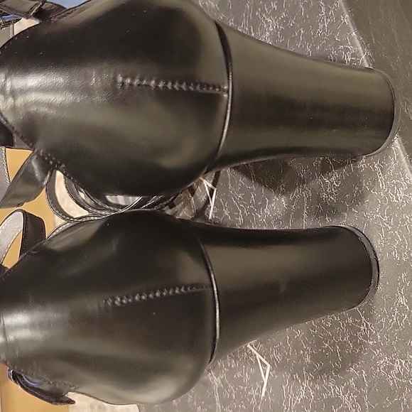 Via Spiga Bitten Black Sz 8 strappy around 3.5 inch stacked heels Sandals - Picture 3 of 6